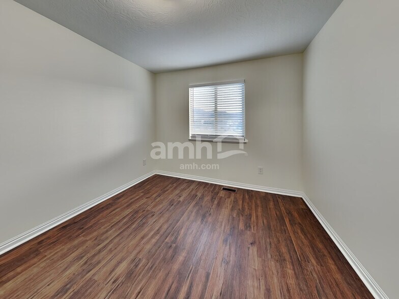 Building Photo - 4802 Addison Ave