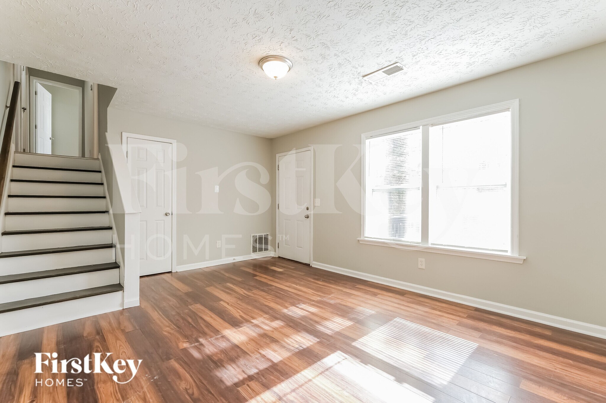 Building Photo - 680 Springhollow Ln SW