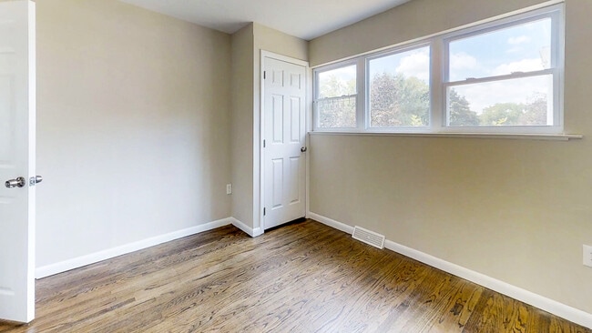 Building Photo - 418 Lake Ave