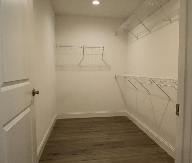 Building Photo - 249 Oak Grove Cir