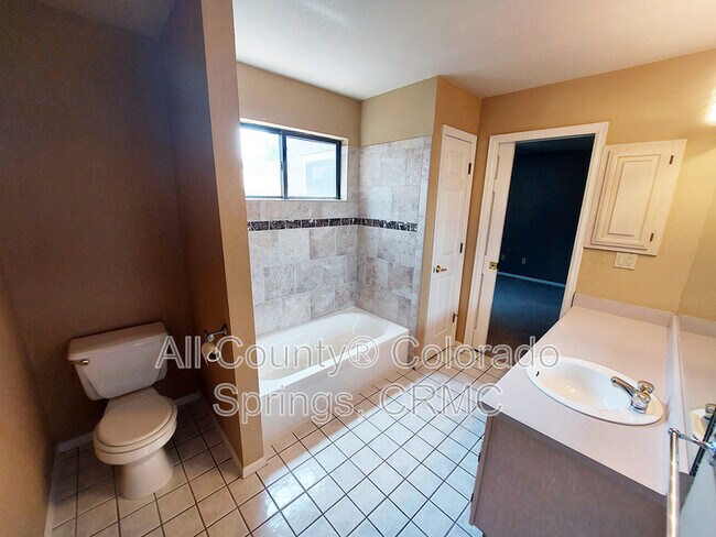 Building Photo - 6568 Foxdale Cir