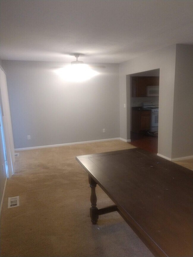 Building Photo - Three Bedroom Ranch Available July 2026!