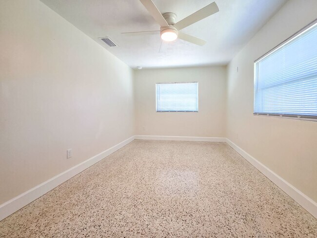 Building Photo - Beautiful 4/2 in Fairbanks Park