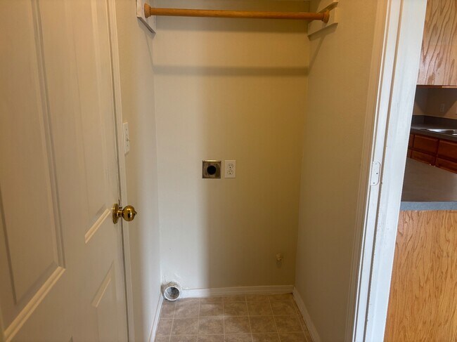 Building Photo - 2310 S Hickory St