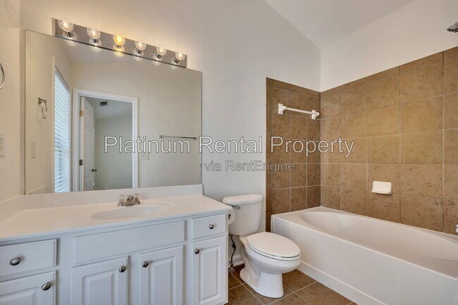 Building Photo - 221 Balaban Cir
