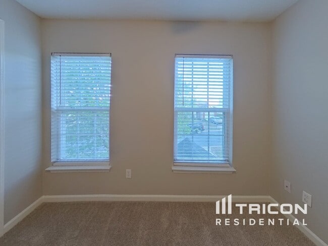 Building Photo - 2228 Meadecroft Rd