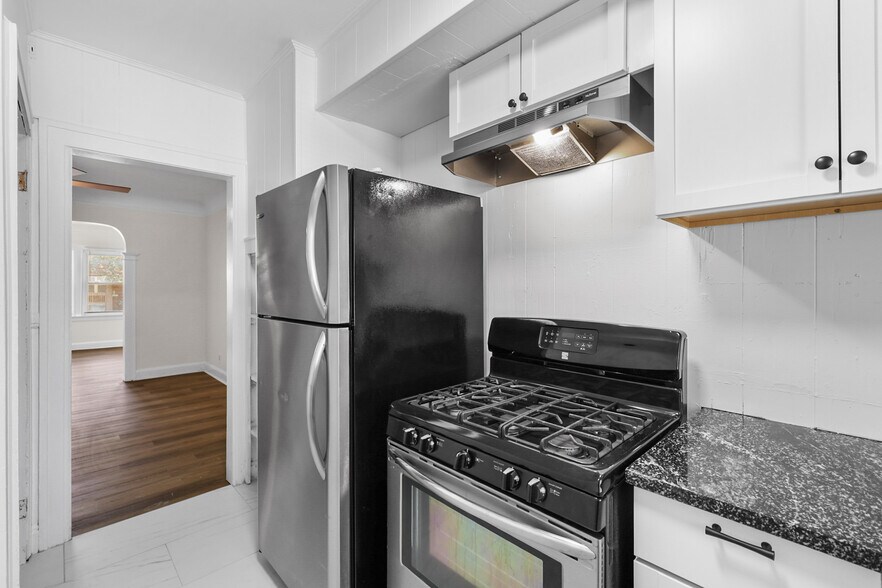 Building Photo - 13533 Santa Rosa Dr