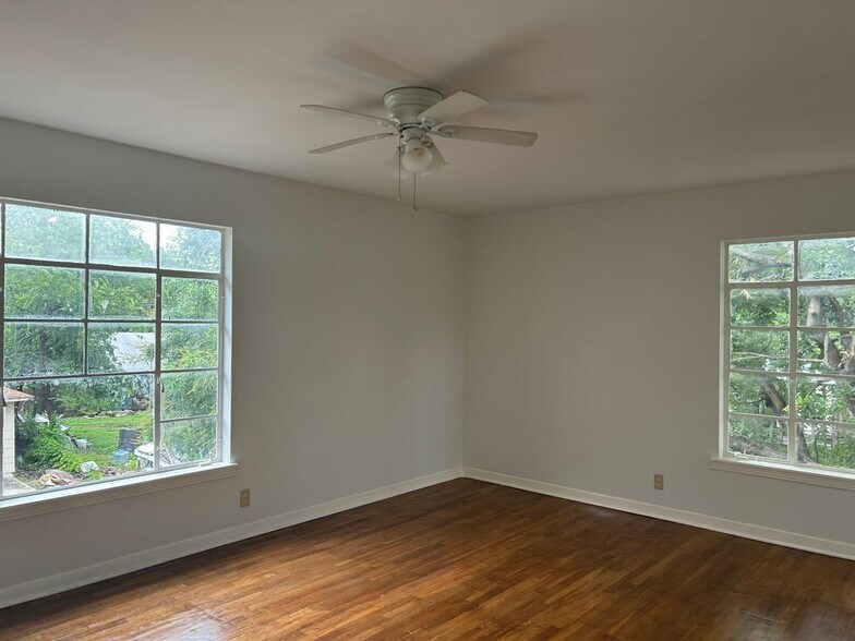 Building Photo - 2039 W Mulberry Ave