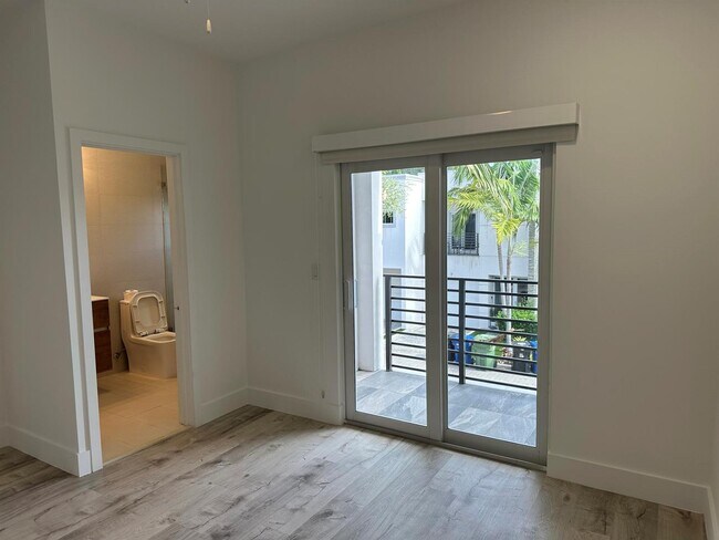 Building Photo - Northeast 17th Avenue, Fort Lauderdale, FL 33304 - 2 BR 2.5 BA townhouse