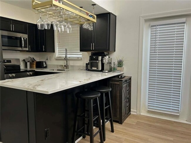 Building Photo - 6940 Roswell Rd NE