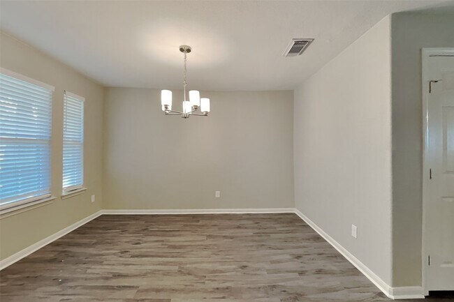 Building Photo - 17919 Royal Gate Ln