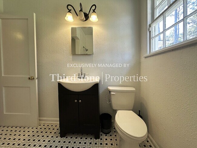 Building Photo - 1216 Hamilton St