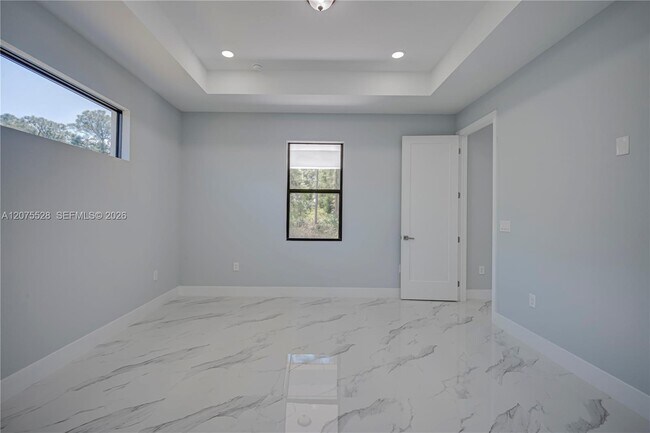 Building Photo - 872 Spaulding St E