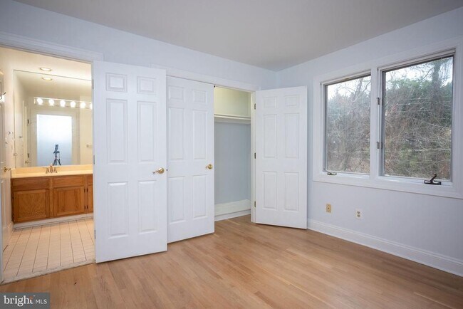 Building Photo - 9700 Grenadier Ct