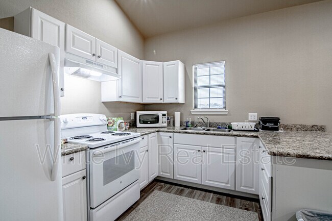 Building Photo - 875 FM 1696