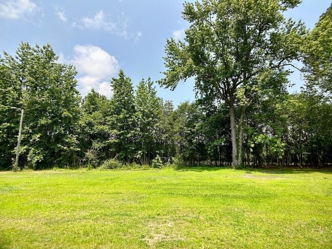 Building Photo - 103 Crescent Dr