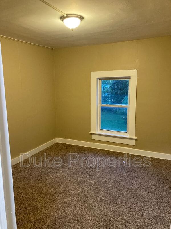 Building Photo - 431 W State St