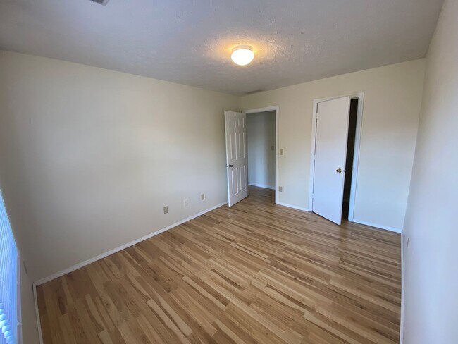 Building Photo - 434 W Northlane Dr