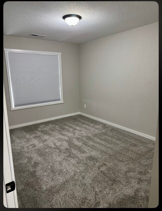 Building Photo - 5711 NW 54th Ct