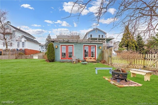 Primary Photo - Studio, 1 bath House - 624 Quinnipiac Aven...