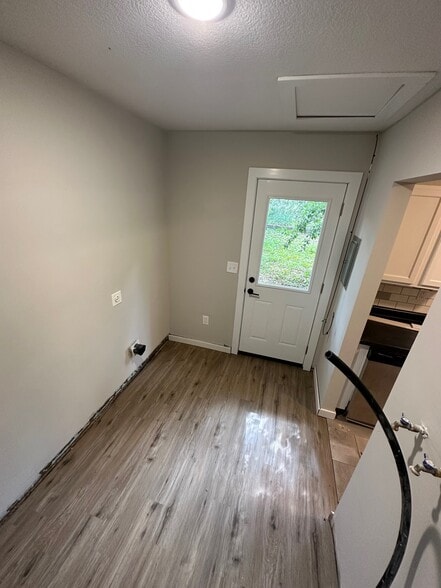 Building Photo - 6253 N Jacksonville Dr