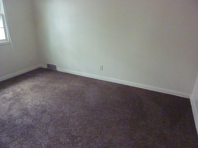 Building Photo - Duplex With Lots Of Room