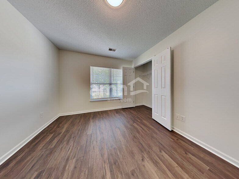 Building Photo - 118 Larkspur Dr