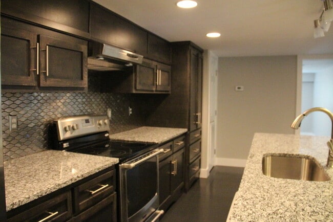 Building Photo - 2 Bed / 1 Bath Near Crieve Hall - McMurray...