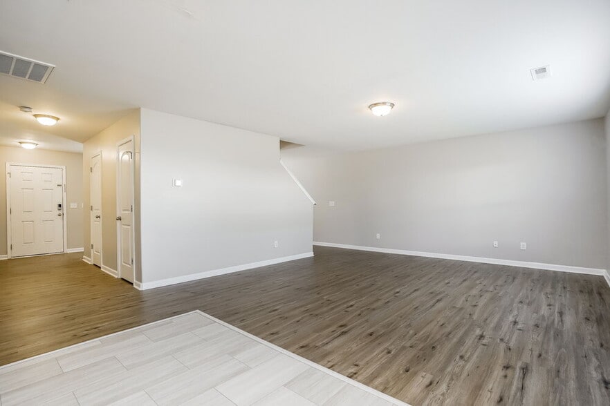 Building Photo - 4745 Queen Pierrette St