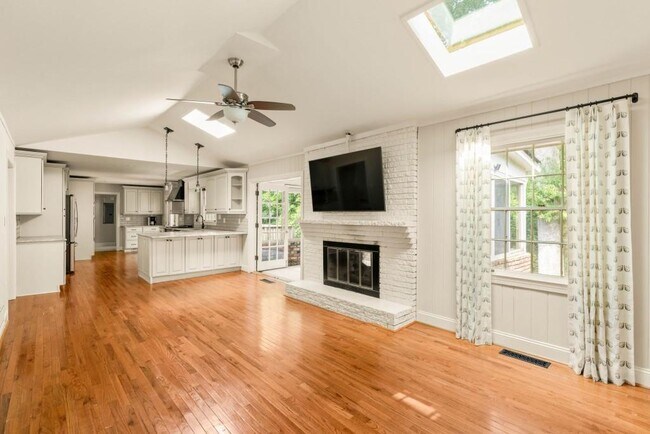 Building Photo - 2646 Caladium Dr NE