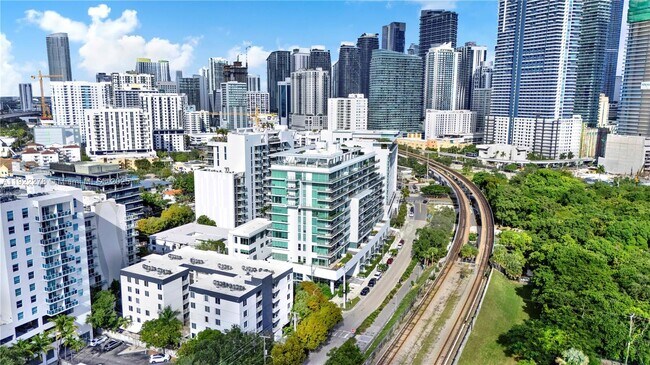 Building Photo - 1600 SW 1st Ave