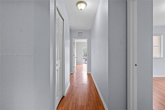 Building Photo - 865 SW 6th Ct