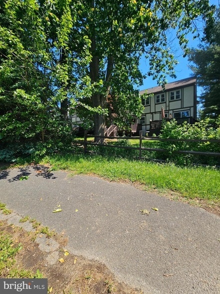 Building Photo - 5424 Jenmatt Dr
