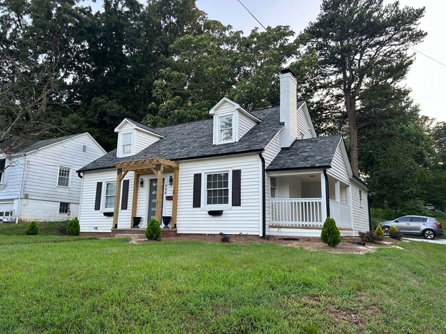 Building Photo - Available Now to View! Ardmore WS, 4 Bedro...