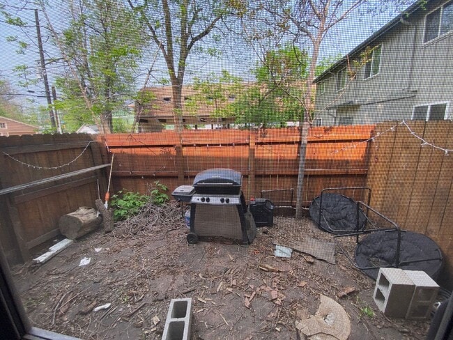 Building Photo - 2 Bed Plus Office 1.5 Bath Two Floor Condo In Ideal Central Boulder Location!