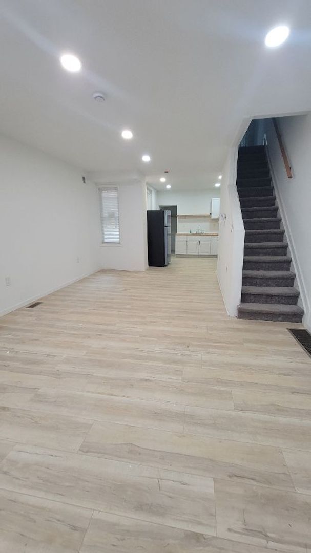 Building Photo - Don't miss out on this gem in Philadelphia!