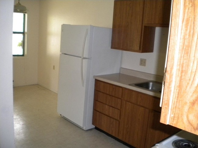 Building Photo - 300 West Clay # 7