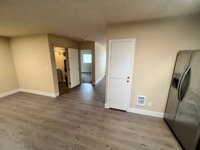 Building Photo - 33 E Lacrosse Ave