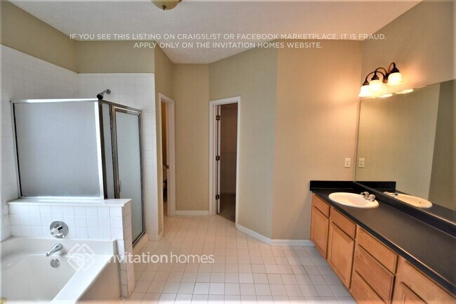 Building Photo - 847 Stephens Oak Dr