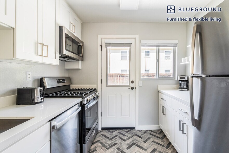 Building Photo - 1056 Noel Dr