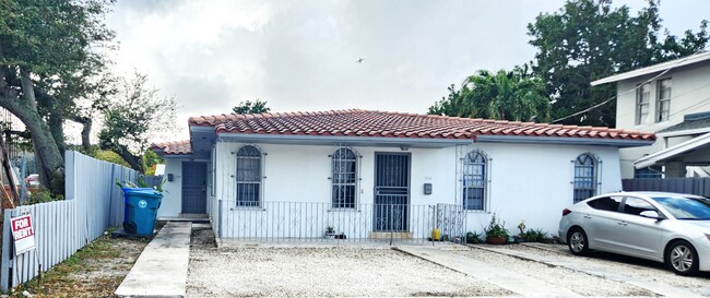 Primary Photo - 726 NW 22nd Ct