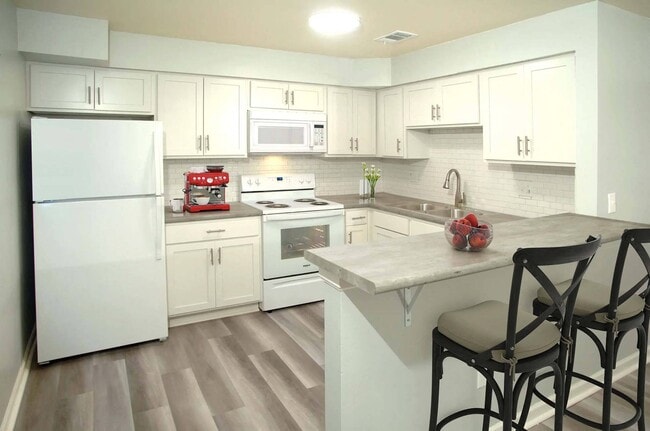 Building Photo - Walnut Hills