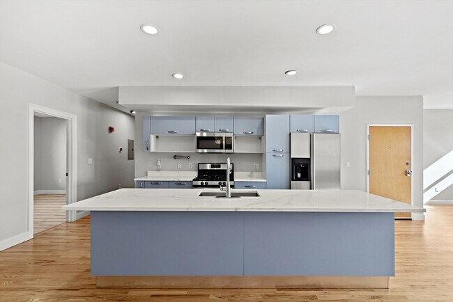 Building Photo - 877 Harrison Ave