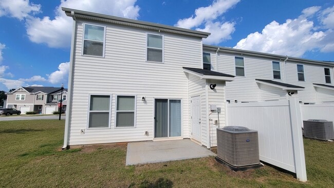 Building Photo - 3 Bed, 2 Bath Townhome Available in Berea