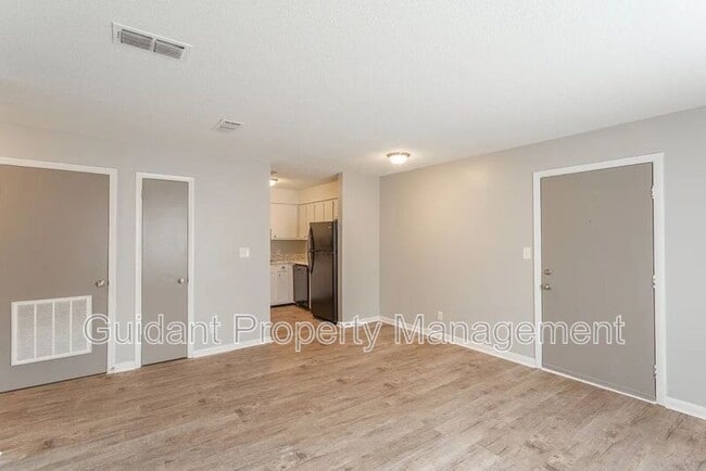 Building Photo - Town Creek Apartments