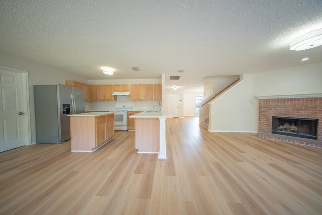 Building Photo - 1218 Post Oak Trail