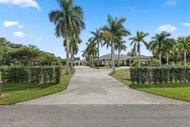 Building Photo - 10630 El Caballo Ct