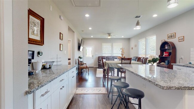 Building Photo - 1201 Northwood St