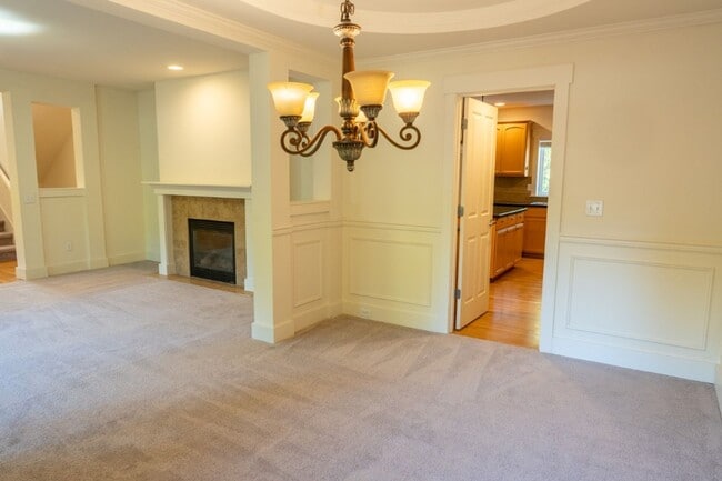 Building Photo - 4bd/2.5ba Seattle Home