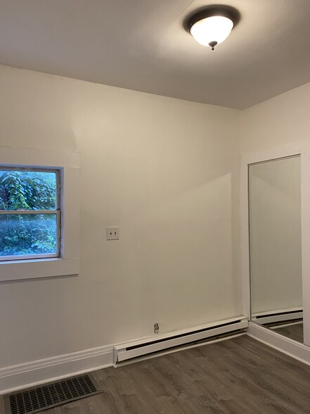 Building Photo - 282 Yates St